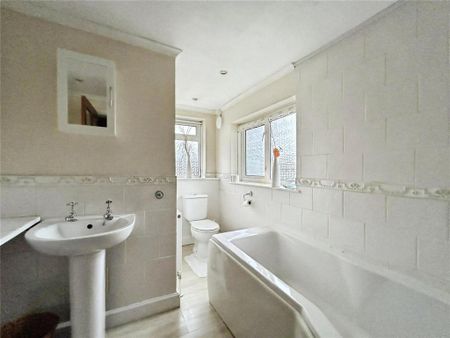 2 bedroom end of terrace house to rent - Photo 5