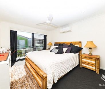 PREFECT LOCATION + MODERN STYLE HOME - Photo 3