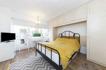 Southbourne Gardens, SE12, London - Photo 3