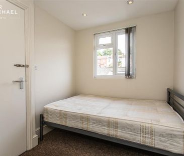 6 bedroom terraced house to rent - Photo 3