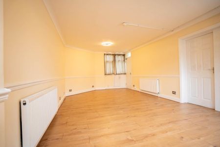 4 bedroom semi-detached house to rent - Photo 2