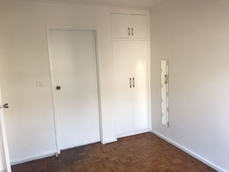 Spacious Apartment in Fantastic Location! - Photo 5