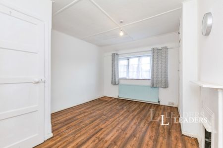 house to rent Rowden Road, Epsom, Surrey, KT19 - Photo 4