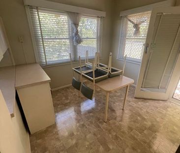 Prime Location! - Photo 2