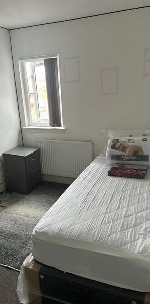 Room in a Shared House, Mount Pleasant Avenue, B21 - Photo 1