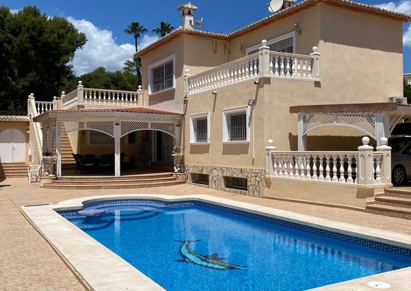 LONG TERM RENTAL Beautiful villa with sea views for rent in Benissa coast with 5 bedrooms.
