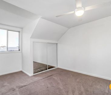 Three Bedroom Townhouse In Convenient Location - Photo 2