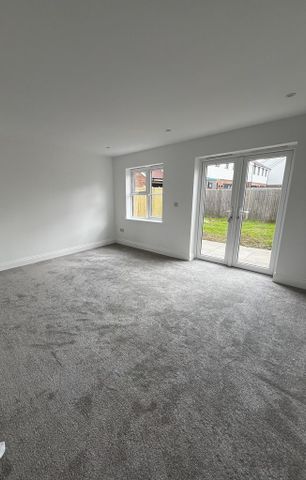 2 bedroom end of terrace house to rent - Photo 3