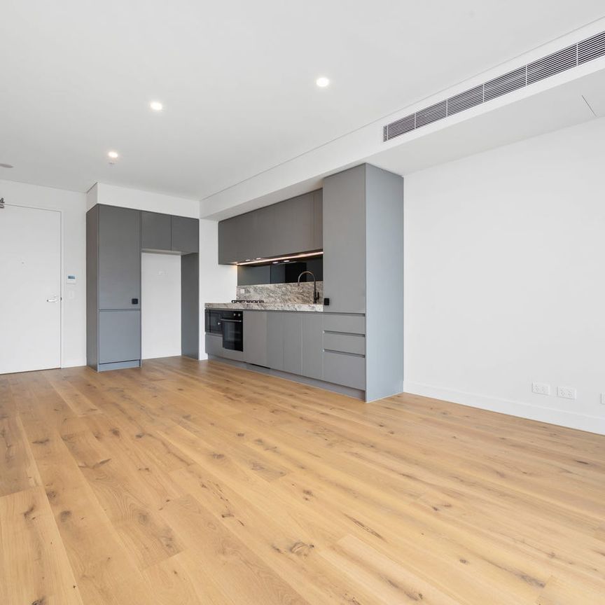 Brand New Luxury One Bedroom + Study Apartment - Photo 1