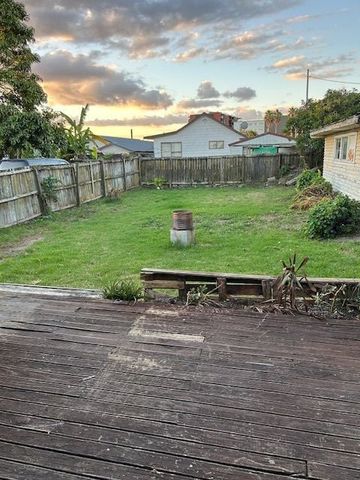 Charming 4BR Family Home in Avondale - Photo 2