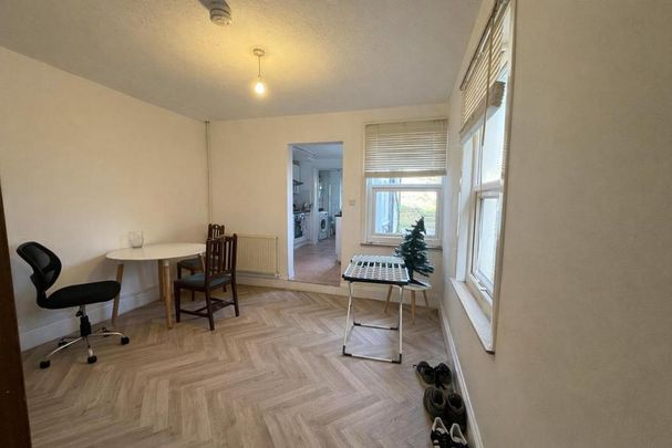 4 bedroom semi-detached house to rent - Photo 1