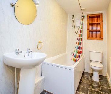 4 bedroom terraced house to rent - Photo 4