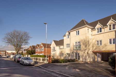 Purpose Built 1 Bedroom Top Floor Flat to Rent in Worthing - Photo 4