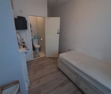 Room in a Shared House, Pimlico/Victoria, SW1V - Photo 3