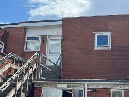 Broadmeadow Flats, Warstones Drive, Wolverhampton, West Midlands, WV4 - Photo 5