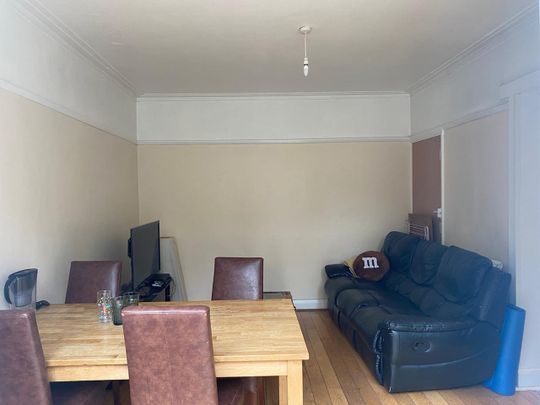 Room in a Shared House, Pymmes Green Road, N11 - Photo 1