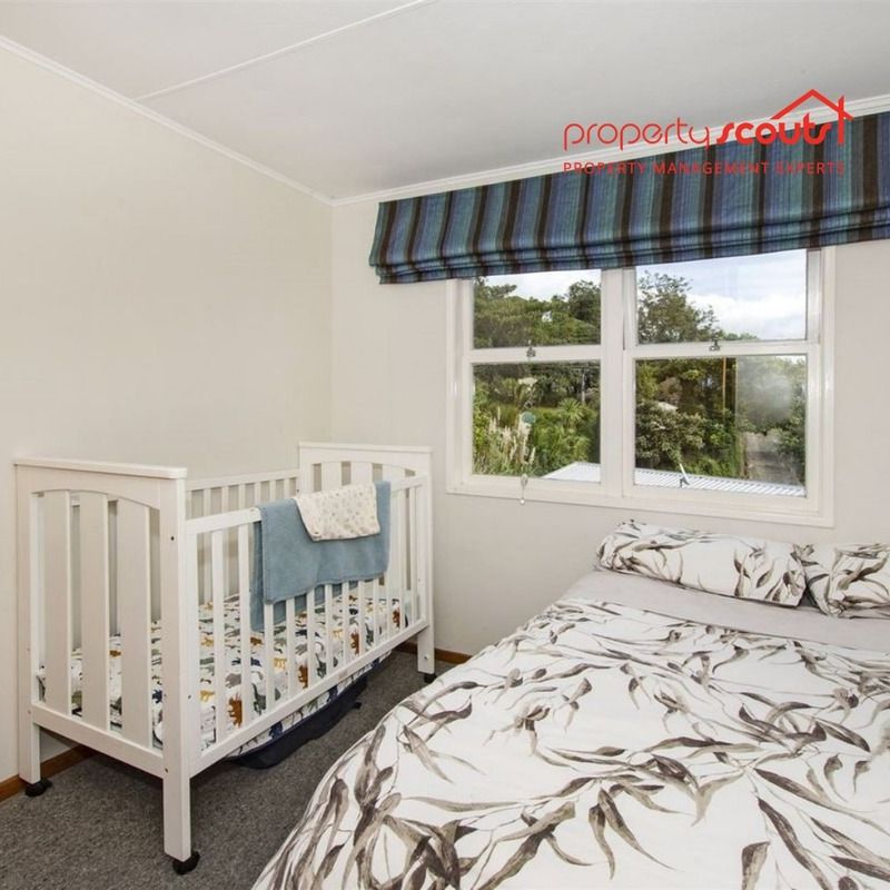 Three Bedroom Family Home - Photo 1