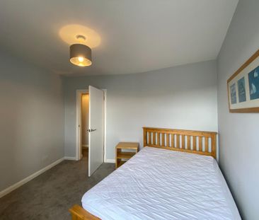 3 bedroom flat to rent - Photo 5