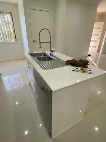 Telopea - Photo 3