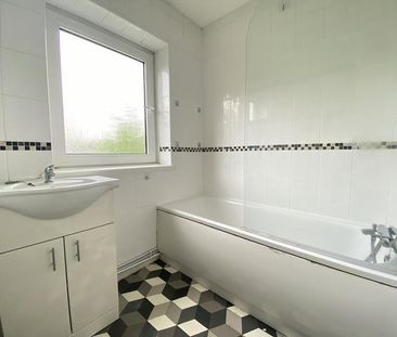 2 bedroom semi-detached house to rent - Photo 4
