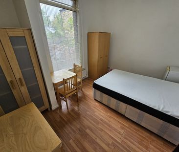 Room in a Shared Flat, Chichele Road, NW2 - Photo 4