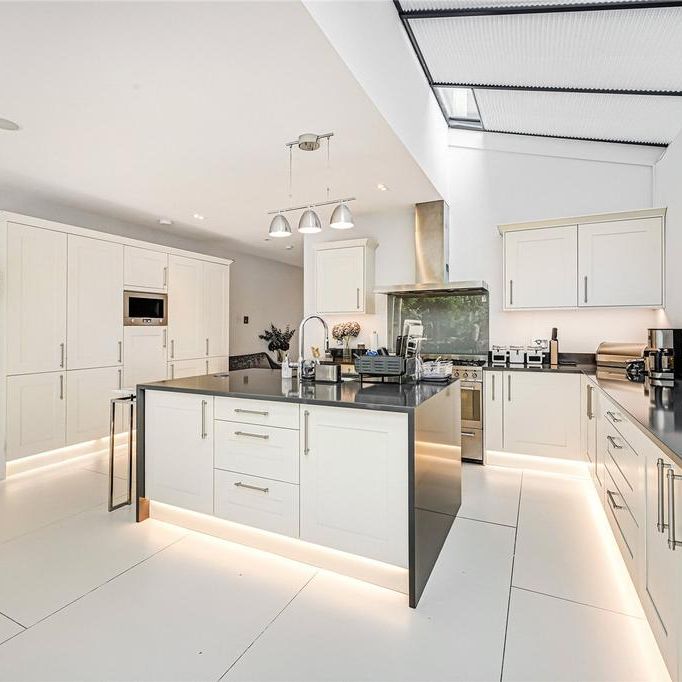6 bedroom semi-detached house to rent - Photo 1