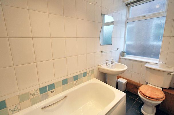 2 bed lower flat to rent in NE6 - Photo 1