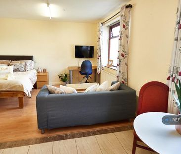 Studio to rent - Photo 5