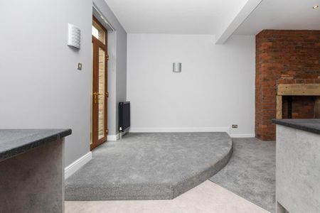 3 bedroom end of terrace house to rent - Photo 2