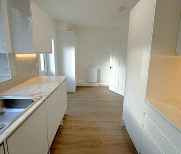 3 bedroom terraced house to rent - Photo 6