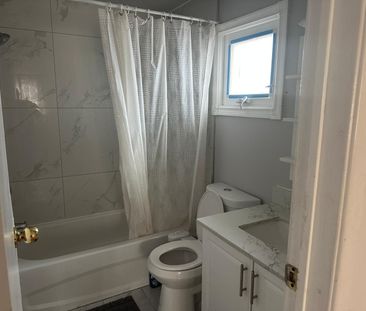 For Lease - 18 Sheldrake Court, Brampton, Ontario - Photo 3