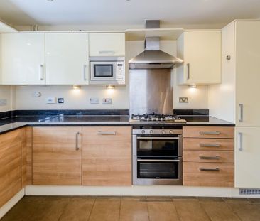 4 bedroom terraced house to rent - Photo 4