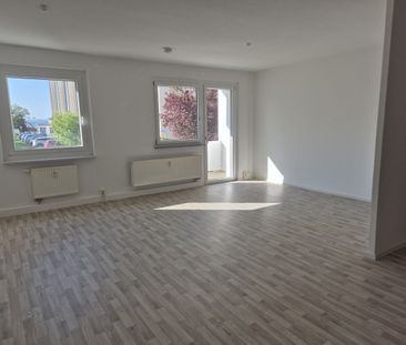 3-Raum-Wohnung mit Balkon im ersten Obergeschoss zu vermieten - Photo 1