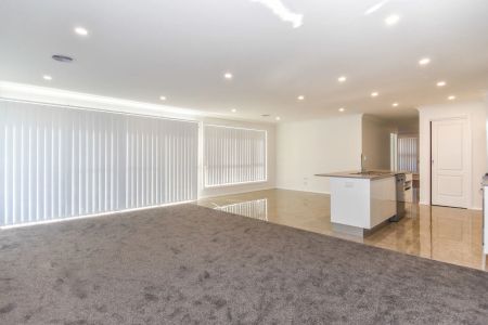 16 Blue Bell Way, Orange. - Photo 3