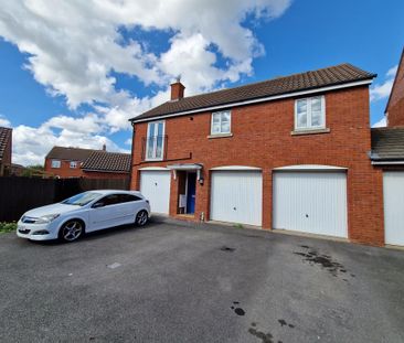 2 bedroom coach house to rent - Photo 2