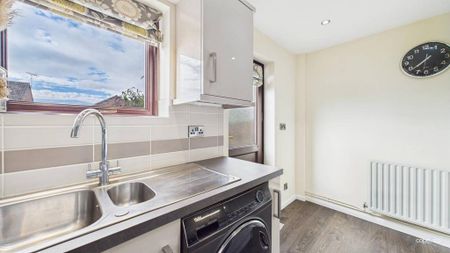 2 bedroom semi-detached house to rent - Photo 2