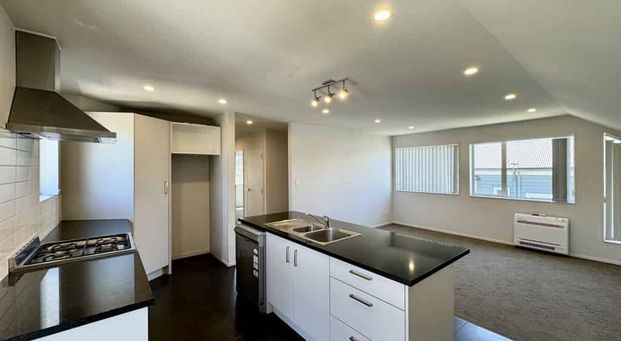 4-BEDROOM IN ONEHUNGA - Photo 1