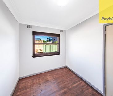 Three Bedroom House With Everything At Your Door Step - Photo 5