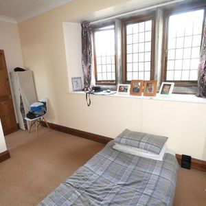 2 bedroom maisonette to rent - Photo 2