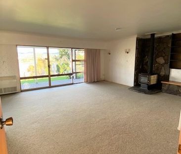 Warm Family Home with Stunning Views - Maungatapu - Photo 1