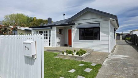 Summer Ready! Spacious Family Home with Pool and Double Garage - Photo 5