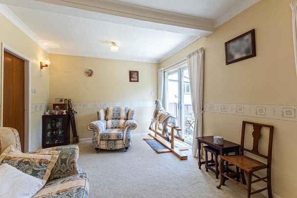 3 bedroom end of terrace house to rent - Photo 1