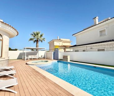 SPACIOUS 3-BEDROOM DETACHED VILLA WITH PRIVATE POOL IN CIUDAD QUESADA - Foto 1