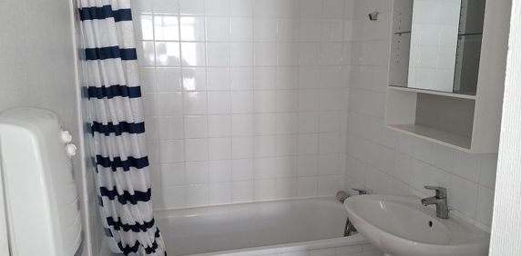 Location Appartement 1 pièce 38m² ST ETIENNE 42000 - Photo 2