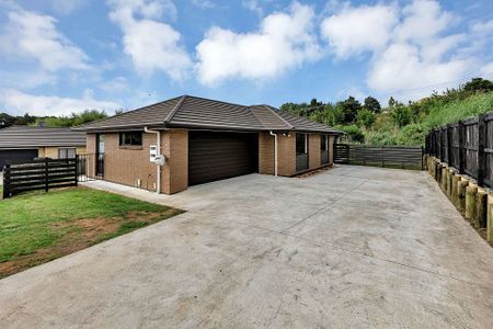 Tidy modern 3 bedroom in great location - Photo 4