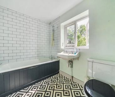 2 Bed Flat, Lewisham Way, SE4 - Photo 4