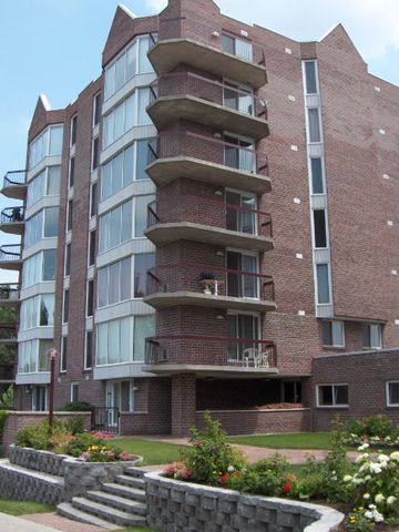 Le St-Laurent (100-110 Dollard-des-Ormeaux) - Photo 2