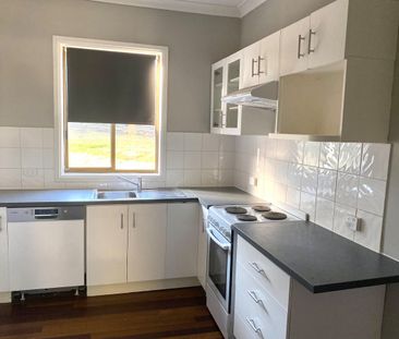 Three Bedroom Home close to Centre of Town - Photo 3