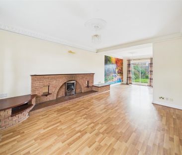 4 bedroom Detached house to rent - Photo 2
