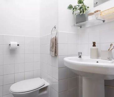 Extra Large Standard Double Ensuite - Photo 6